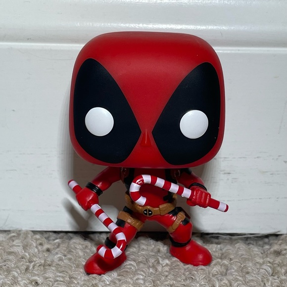 DeadPool Funko Pop #400 - Picture 6 of 6